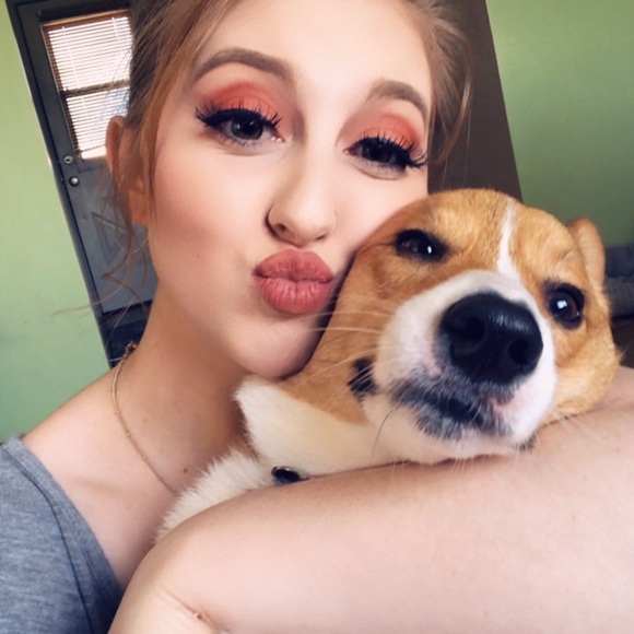 Meet your Posher, Hailey - Picture 5 of 8